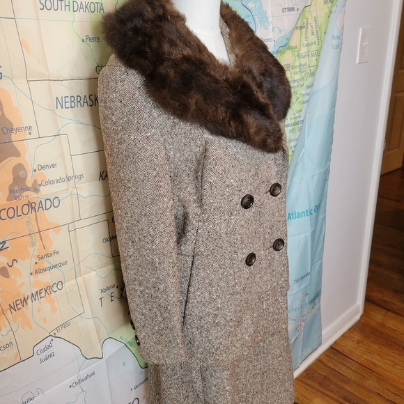Vintage 1940s or 1950s Women's Double-Breasted Coat & Skirt with Fur Collar - Picture 2 of 16